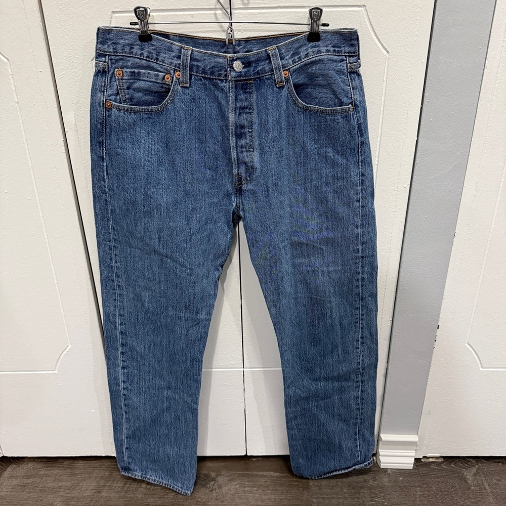 Levi's Medium Wash 501 Original Fit Men's Jeans - Picture 4 of 15